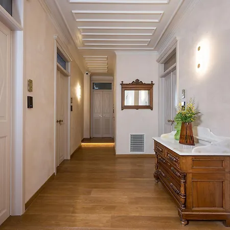 Palazzo Del Rettore アパートホテル