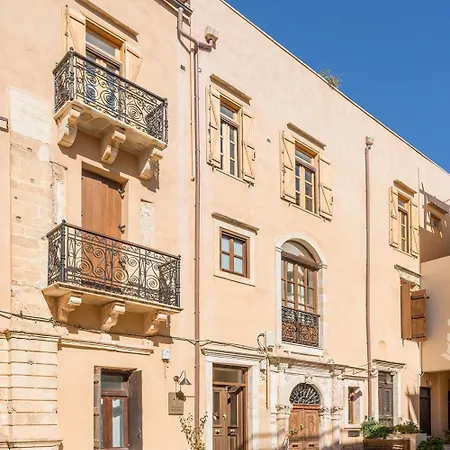 Palazzo Del Rettore アパートホテル 4*